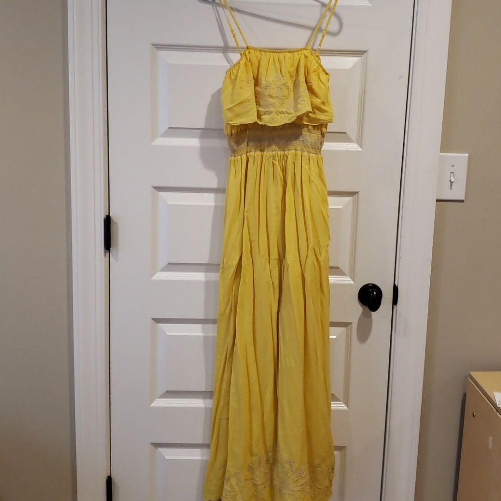 Maxi dress with embroidery